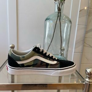 Camo colored vans men’s size 6 woman’s 7.5